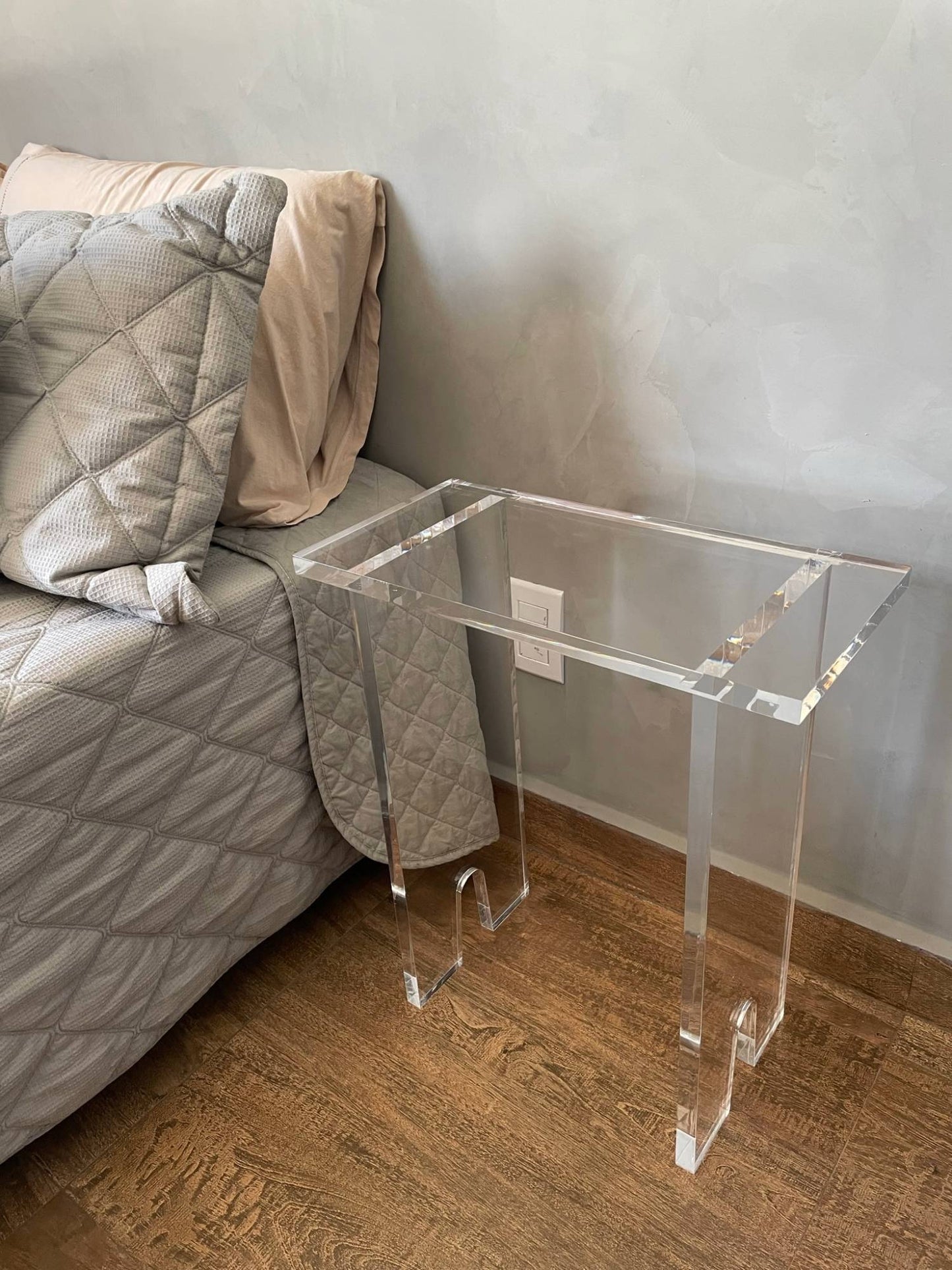 Banco em Acrílico Grenoble para Quarto e Sala | Vitre Decor