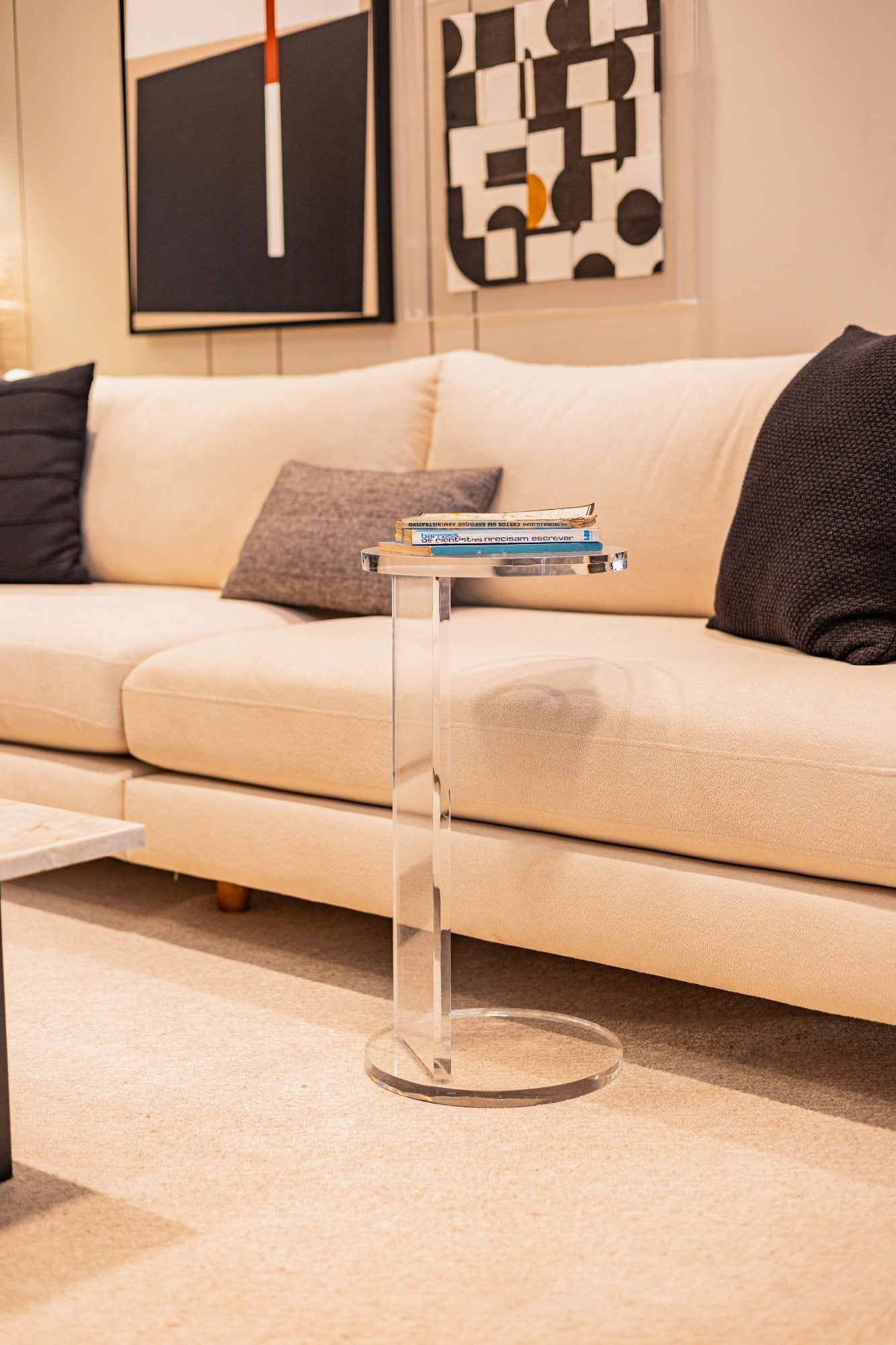 Mesa Lateral em Acrílico Aprilia | Vitre Decor